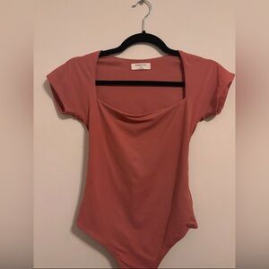 Aritzia • contour square neck short sleeve bodysuit